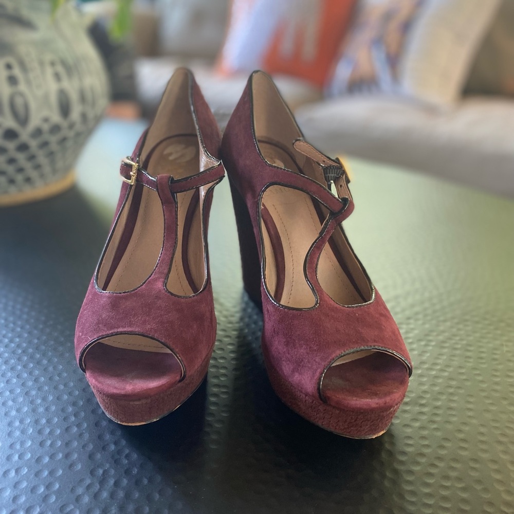 Gorgeous Vince Camino suede wedge heels